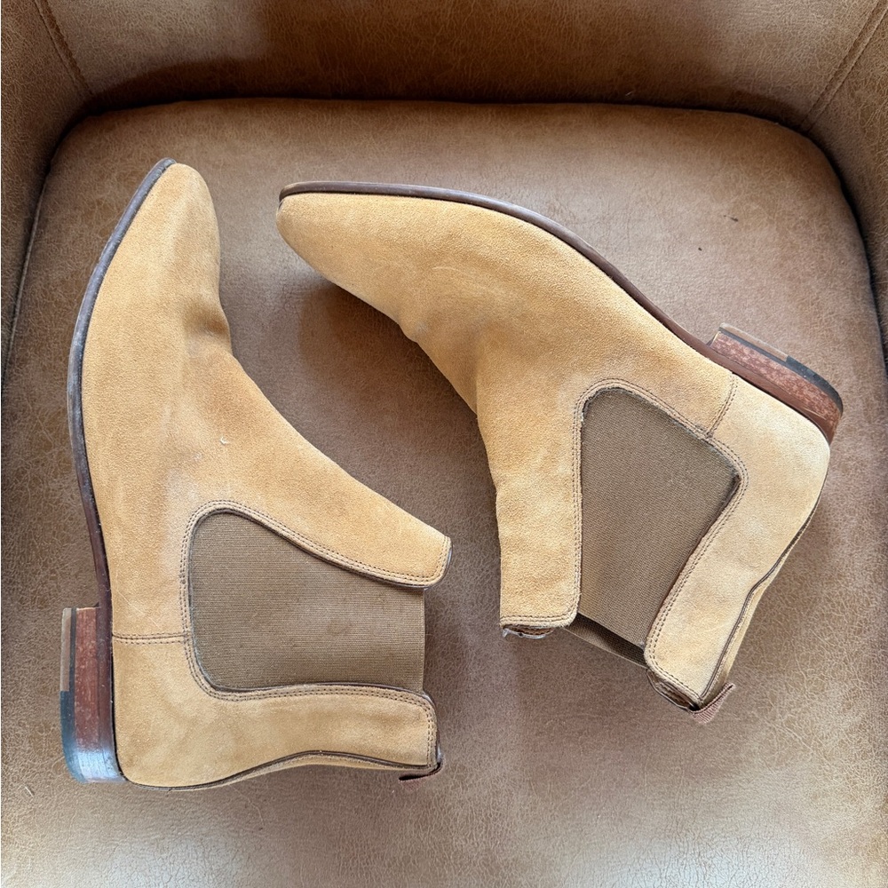 Aldo Men’s Tan Suede Chelsea Boots Size 9